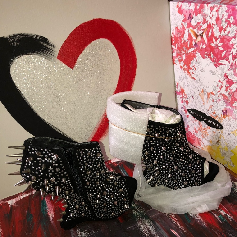 Chinese Laundry Corleone Heel-less Platform